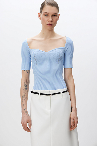 Удлиненный топ с декольте