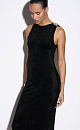 Вечернее платье длины макси из вискозы. Модель приталенного силуэта с открытой спиной, драпировка на плече декорирована металлической перемычкой.