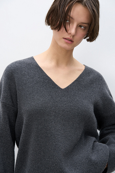 Джемпер с V-образным вырезом 