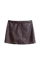Юбка длины мини из экокожи. Модель выполнена на подкладке. Застежка на молнию, скрытые пуговицу и крючок.
