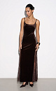 Бархатное платье длины макси с кружевными вставками и вырезом на спине. Модель приталенного силуэта на тонких бретельках. Без застежки.