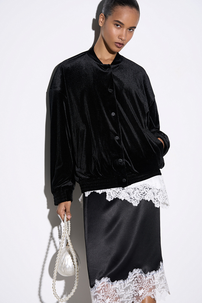 Атласная юбка миди с кружевом