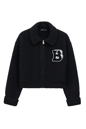 черный Трикотажный бомбер из шерсти альпака. Модель свободного силуэта со спущенным плечом и жаккардовым узором в виде буквы "B". Края изделия в рубчик.