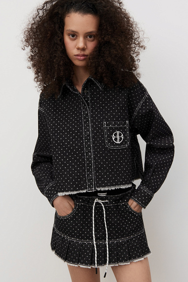 Джинсовая рубашка в горошек