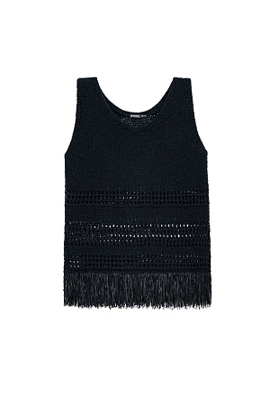 черный Трикотажный топ с бахромой снизу. Дополнить образ можно юбкой в таком же стиле