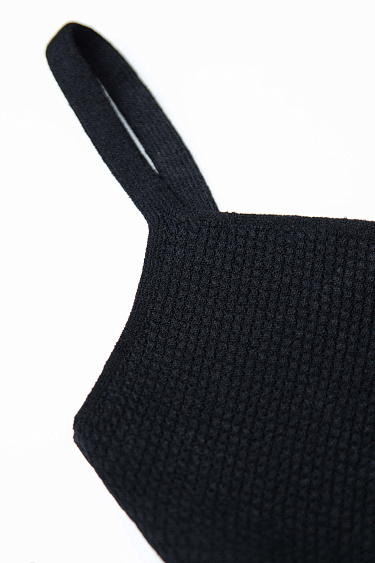 Топ на тонких бретелях