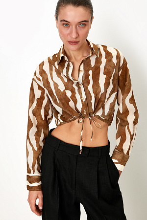 молочный Укороченная рубашка из 100% хлопка на завязках с принтом "Абстракция".