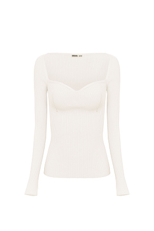 молочный Трикотажный топ из вискозы. Модель приталенного силуэта с вывязанным открытым декольте, длинными рукавами и разрезом на манжетах.
