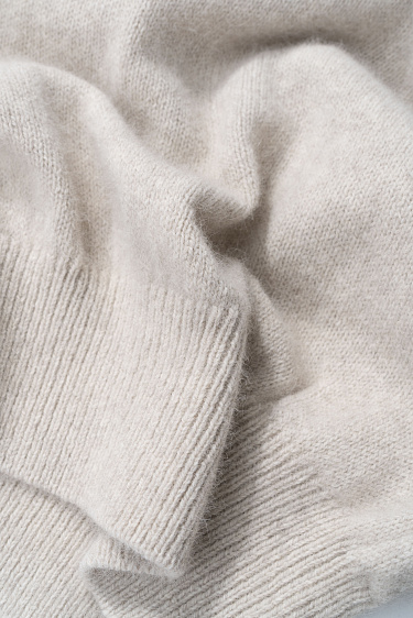 Джемпер из пуха лисы с высоким воротом