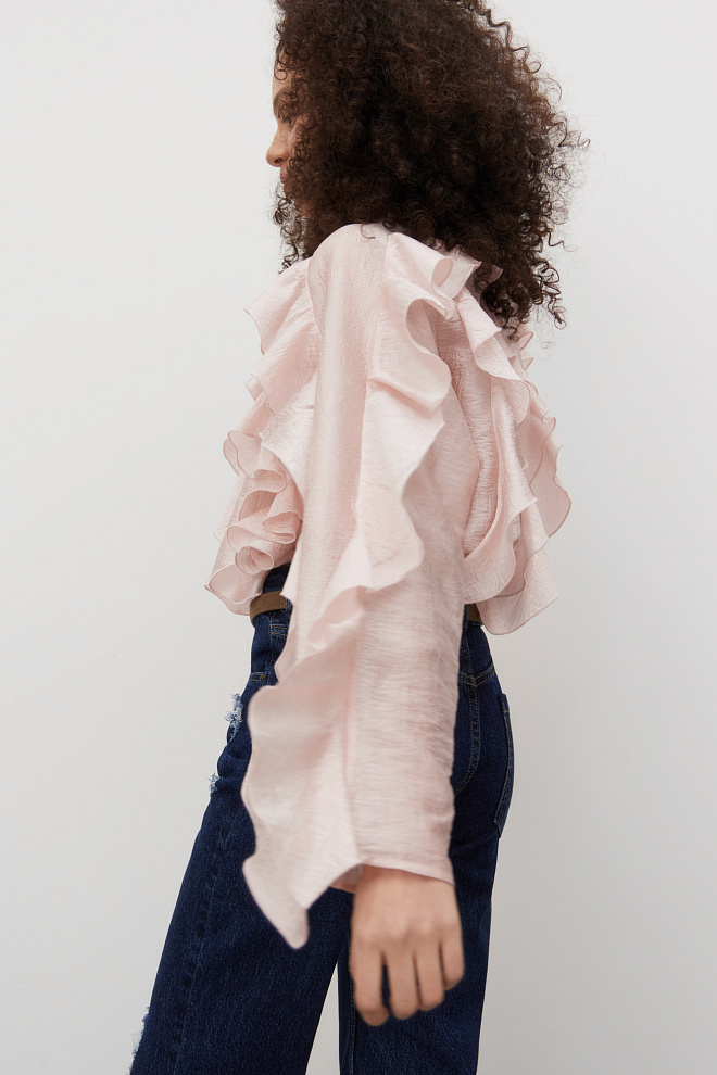 Блузка с объемными воланами