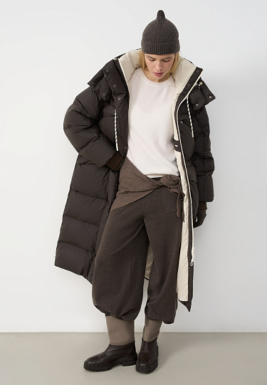 Объемный пуховик с большими карманами