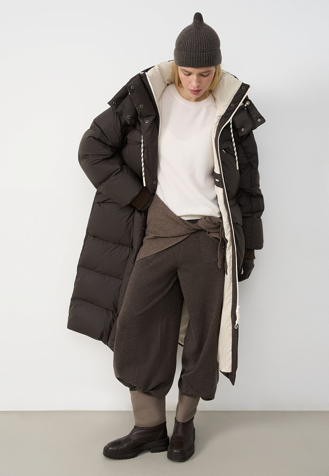 Объемный пуховик с большими карманами