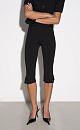 Трикотажные капри из вискозы. Модель с невысокими разрезами сбоку.