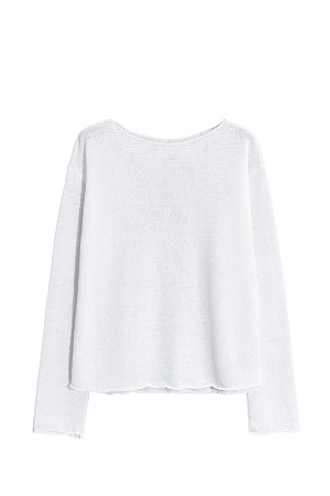 белый Трикотажный джемпер из 100% льна. Модель свободного кроя, со спущенной линий плеч и неглубоким вырезом горловины. Края изделия декорированы валиками.