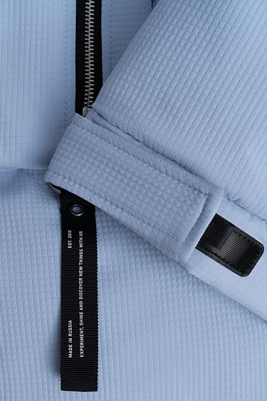 Пуховик с воротником-стойкой и капюшоном