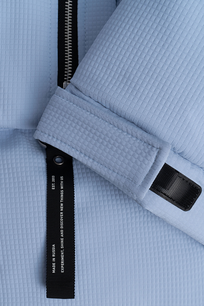 Пуховик с воротником-стойкой и капюшоном