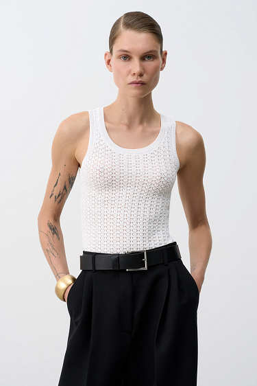 Трикотажный топ с ажурным рисунком