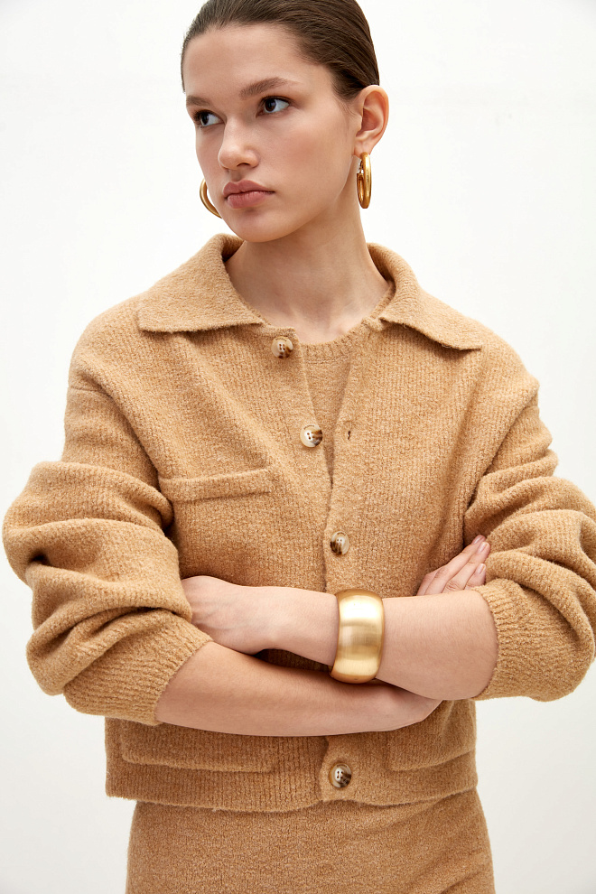 Трикотажный бомбер на пуговицах