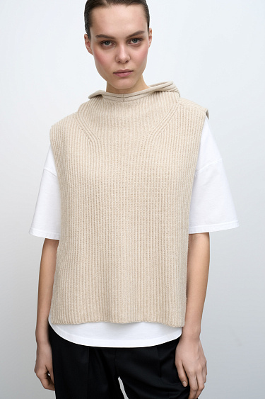 Капор-манишка