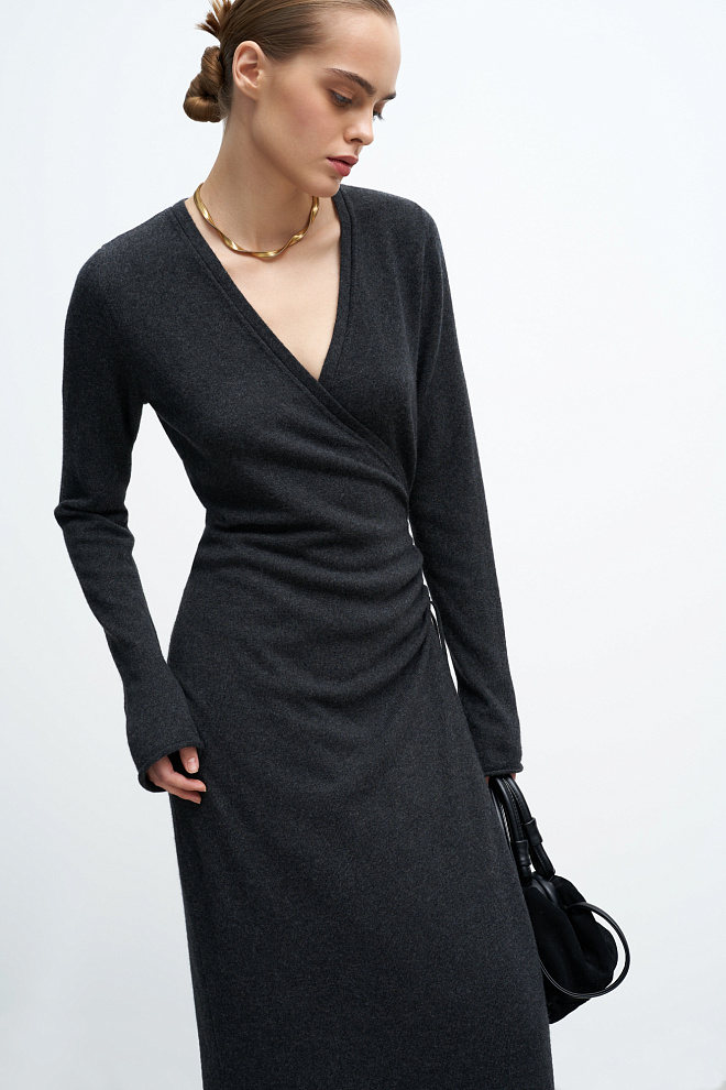 Платье на запах из шерсти и кашемира
