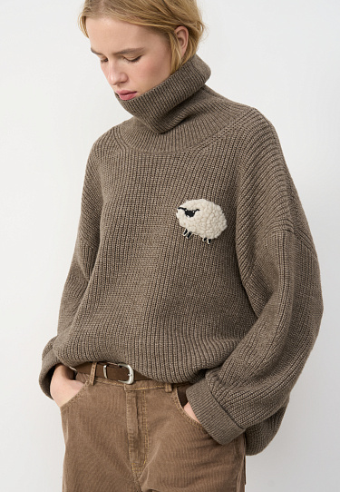 Джемпер с объемным дизайном