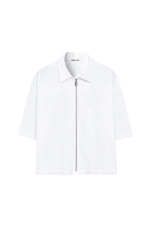 белый Рубашка из хлопка с добавлением полиамида. Модель прямого кроя, со спущенной линией плеч, отложным воротником, короткими рукавами, накладным карманом на груди и застежкой на молнию.