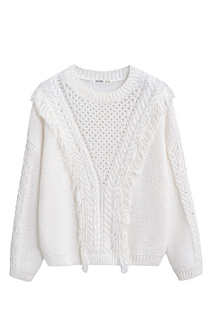 белый Трикотажный джемпер изо льна с добавлением хлопка. Модель свободного силуэта со спущенной линией плеча и круглым вырезом горловины. Изделие декорировано вывязанными крупными косами и длинной бахромой. Края изделия выполнены в рубчик.