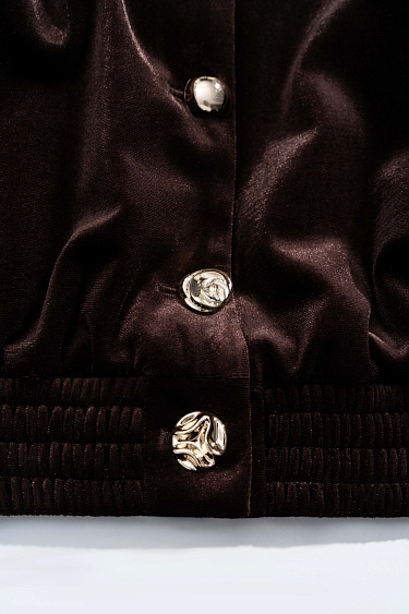 Бархатный бомбер с воротником-стойкой