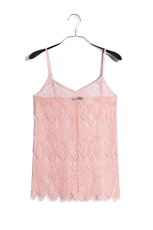 розовый Топ из тонкого кружева. Модель с треугольным лифом, на регулируемых бретельках. Изделие выполнено без подкладки.