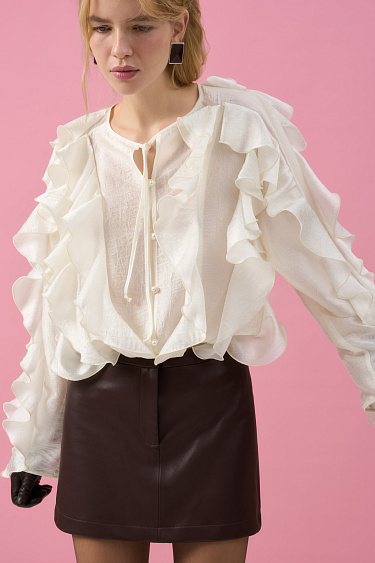 Блузка с объемными воланами