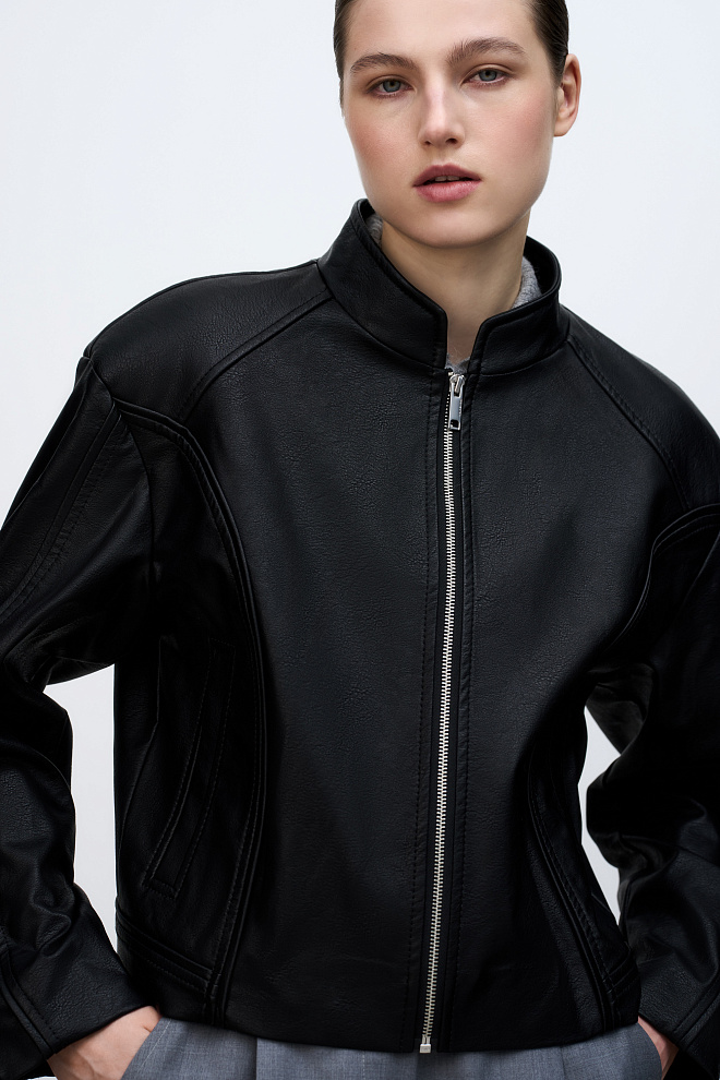 Бомбер из экокожи с боковыми карманами