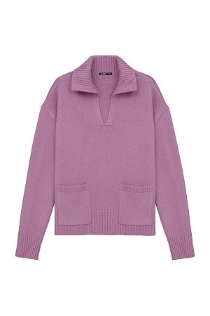 сиреневый Трикотажный джемпер из шерсти с V-образным вырезом и отложным воротником. Модель свободного силуэта с накладными карманами. 