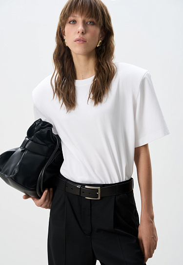 Футболка с подплечниками