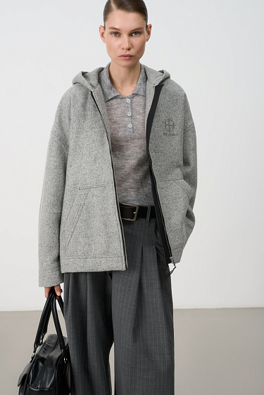 Свободный бомбер с капюшоном 