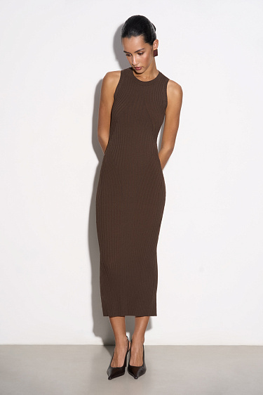 Платье с перекрученной спинкой