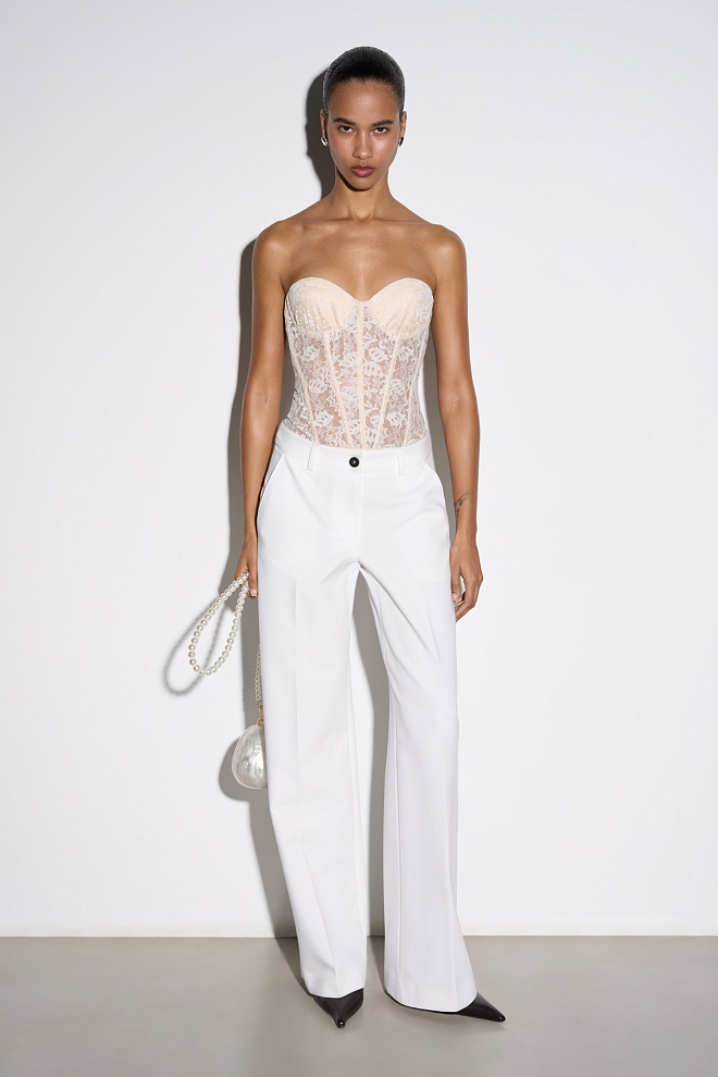 Кружевной корсет с чашечками