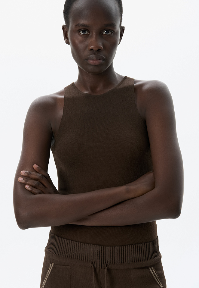 Трикотажное боди без рукавов