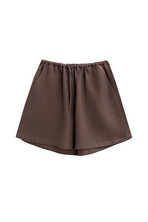коричневый Короткие шорты из 100% льна. Модель прямого кроя с небольшим расширением к низу. Изделие выполнено с поясом на кулиске. Два боковых кармана.