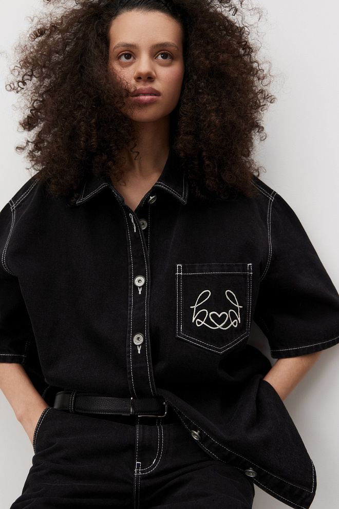 Джинсовая рубашка с вышивкой