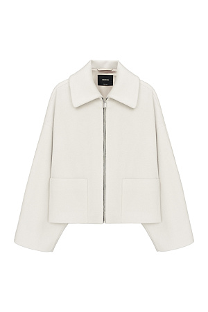 белый Куртка-жакет из шерсти. Модель со спущенной линией плеч, отложным воротником и накладными карманами. Застежка на молнию. Изделие выполнено на подкладке.