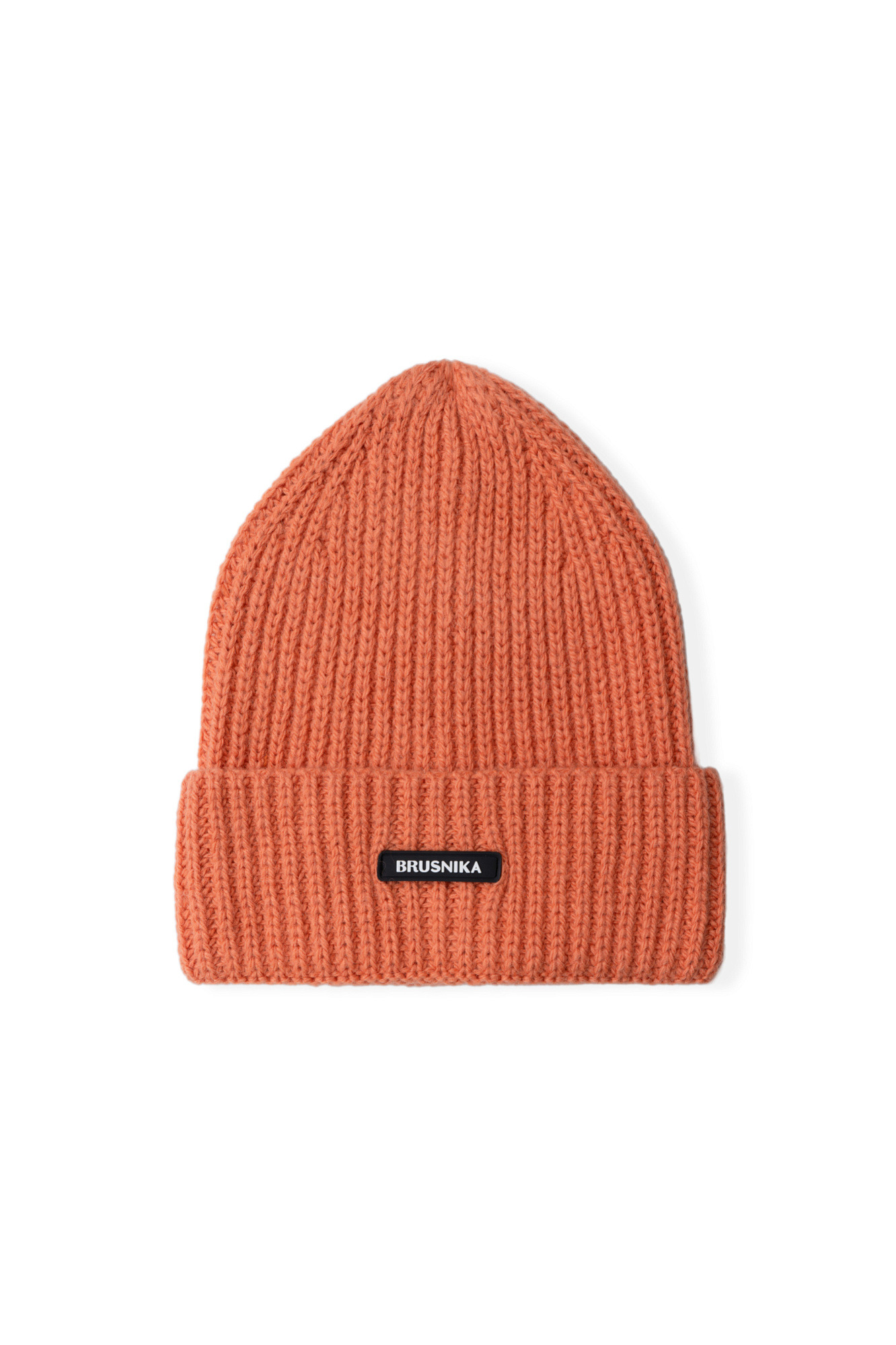 Шапка из шерсти альпака с отворотом и логотипом бренда.