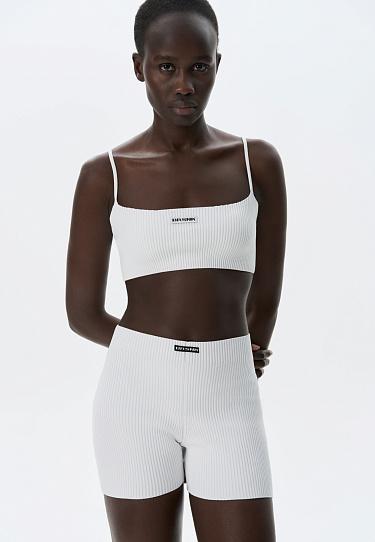 Короткий спортивный топ на бретельках 