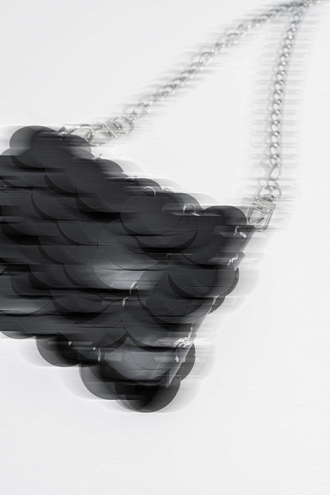 Сумочка с черными пайетками