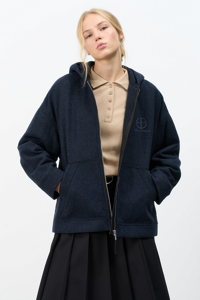 Свободный бомбер с капюшоном 