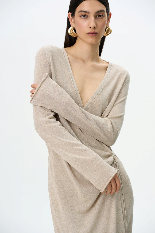 Трикотажное платье на запах