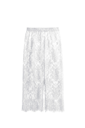 белый Юбка длины миди из тонкого кружева. Модель с высоким разрезом сзади и застежкой на скрытую молнию. Изделие выполнено без подкладки.