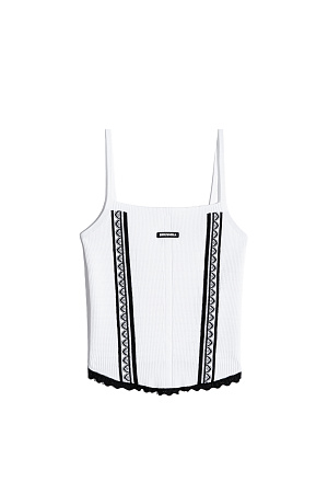 белый Трикотажный топ из вискозы. Модель по фигуре, на тонких бретельках. Изделие декорировано жаккардовым узором в виде кружева и ажуром контрастного цвета по низу изделия.