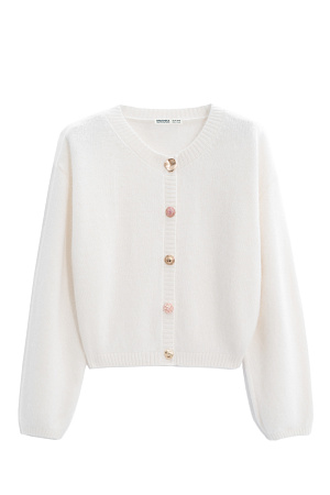 белый Трикотажный кардиган из пуха лисы. Модель свободного силуэта со спущенной линией плеч и круглым вырезом горловины. Изделие декорировано крупными акцентными пуговицами.