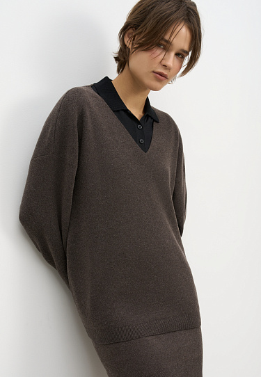 Джемпер с V-образным вырезом 