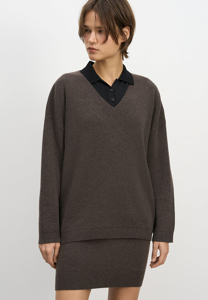 Джемпер с V-образным вырезом 